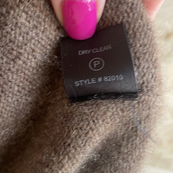 Cashmere with detail sweater in camel color. So daft and so warm! - Picture 8 of 8